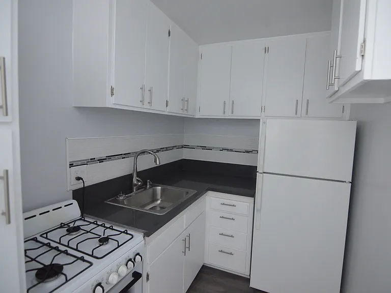 6919 Sepulveda — Photo 12