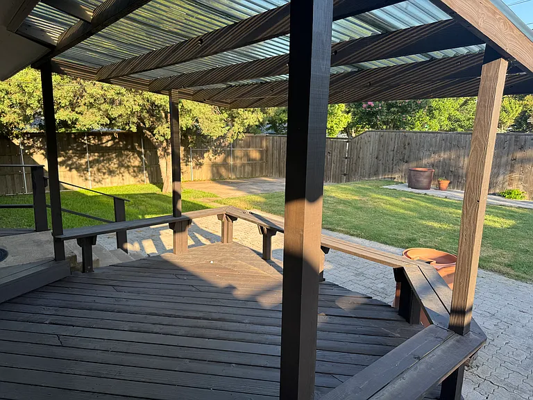 9005 Clearwater Dr — Photo 1