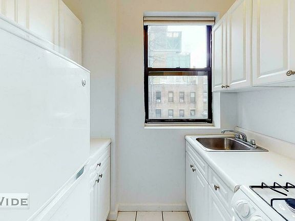 4th image of 158 E 82nd St APT 4C