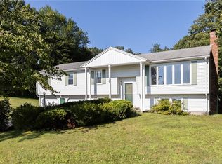 32 Renee Ln, North Haven, CT 06473