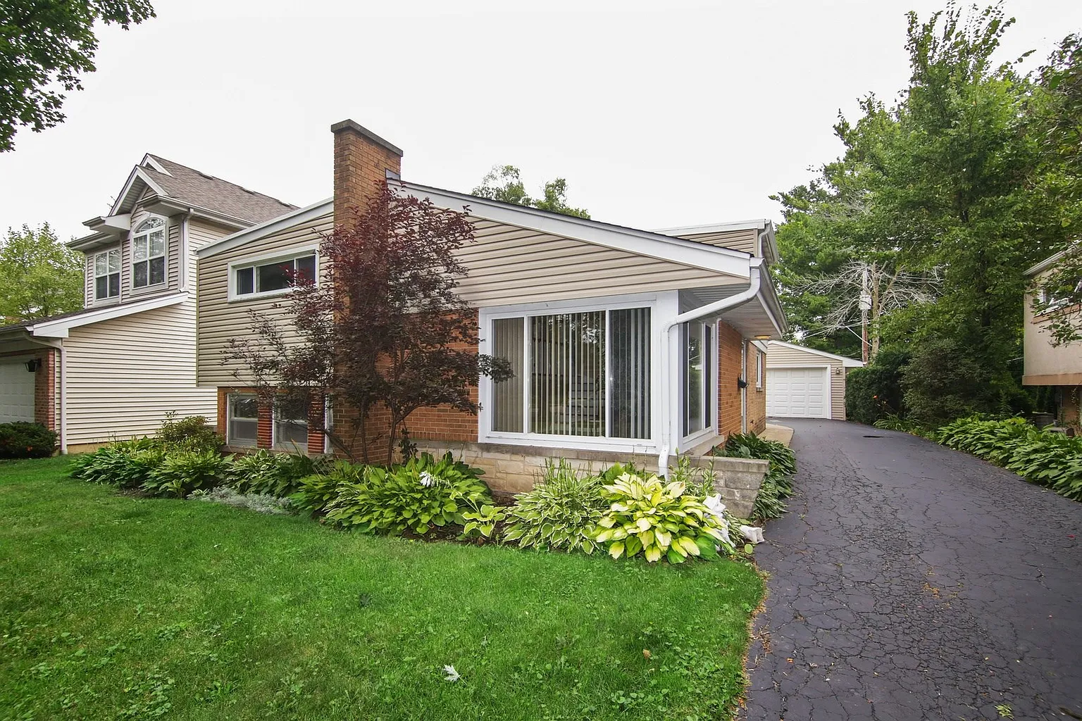 1345 Sunnyside Ave photo 1