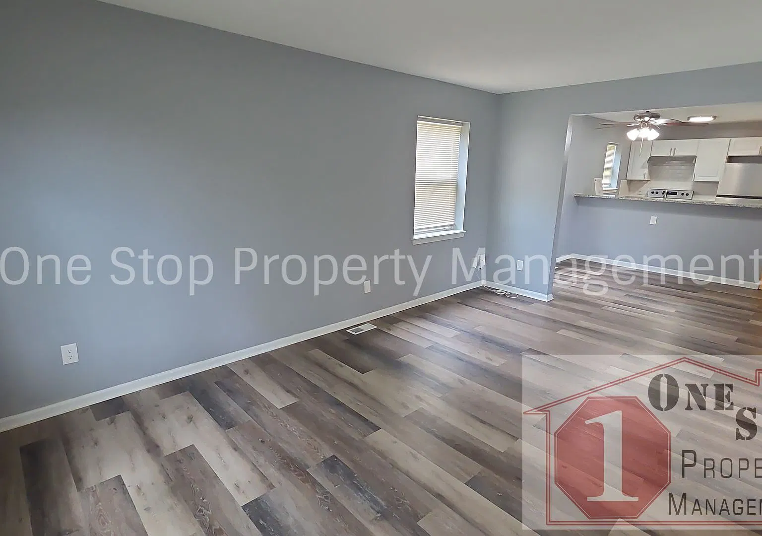 Beautiful 3 Bedroom 2 Bathroom Home in Kansas City! — Photo 4