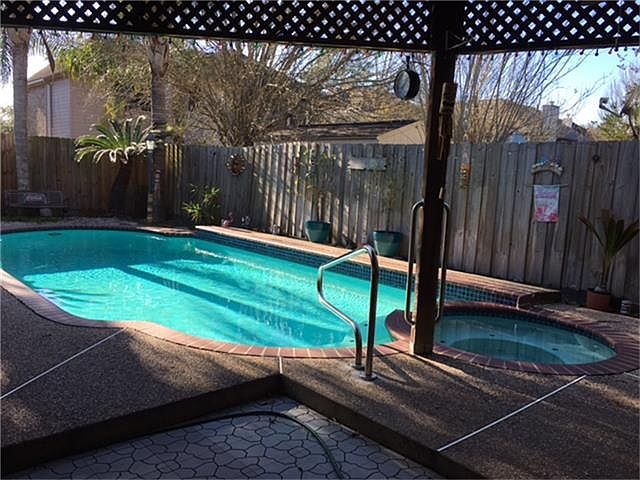 1st image of 1002 Chesterwood Dr