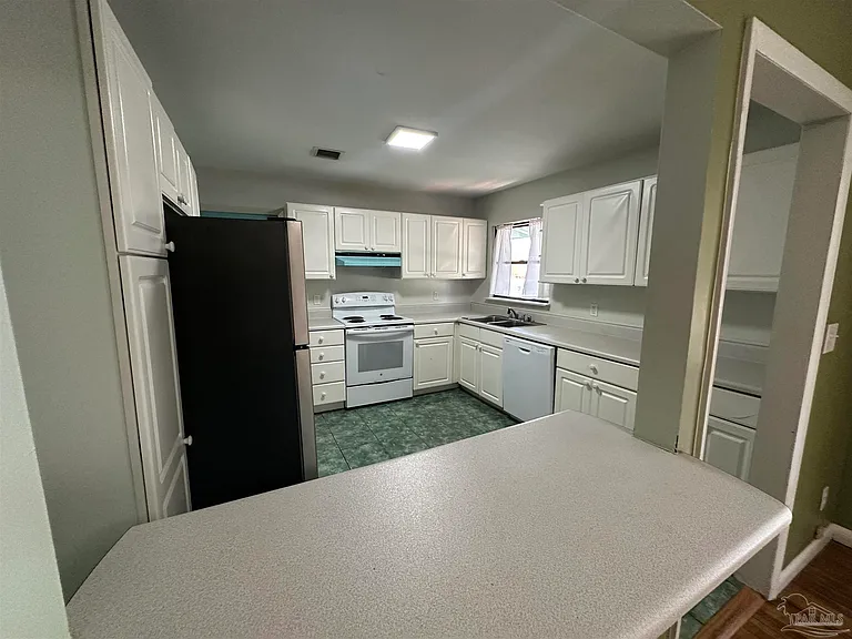 3801 Forest Glen Dr — Photo 5