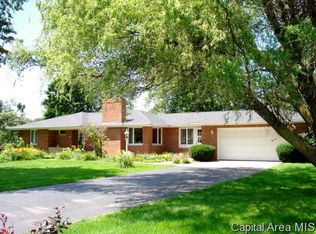 604 S Center St, Oneida, IL 61467