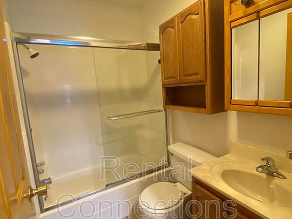 4th image of 400 E College St #E11