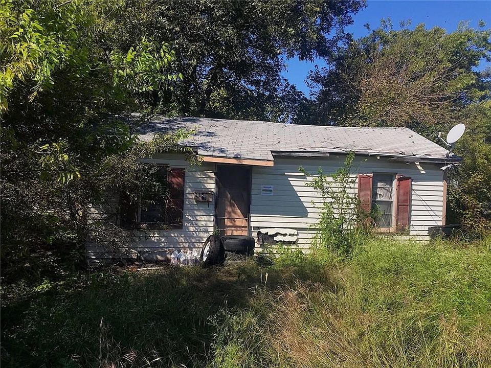 1st image of 215 N College Ave