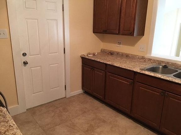 Kitchen with Ceramic Floor