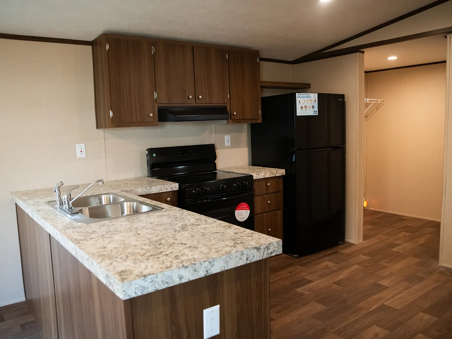 3 bed, 1000 sqft, $1,100 — Photo 4