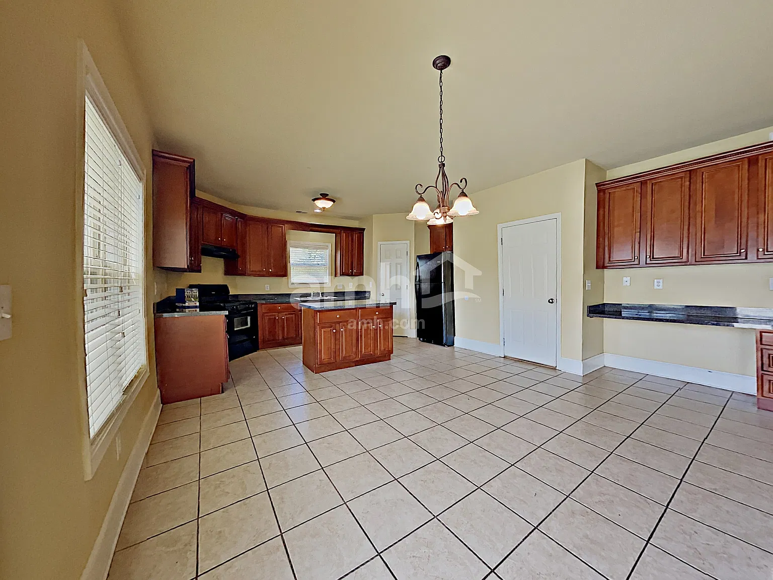 5 bed, 4.0 bath, 3249 sqft, $3,095 — Photo 4