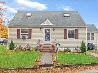 8 Cleveland St, Woonsocket, RI 02895