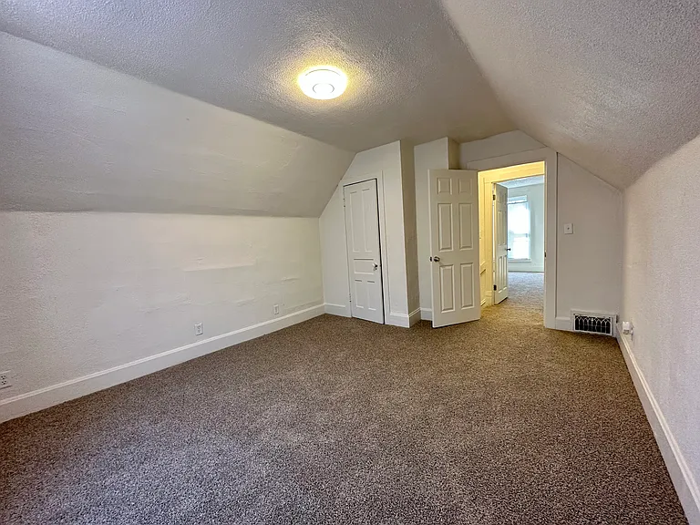 2700 W Marquette St — Photo 15