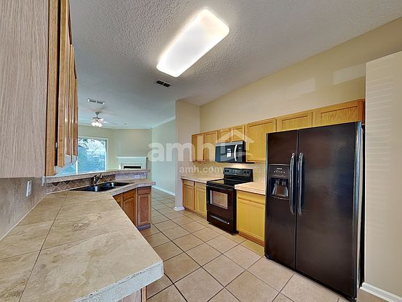 3rd image of 1725 Dartmoor Ln