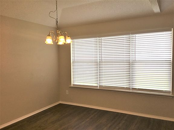 3rd image of 2728 Hidden Springs Dr