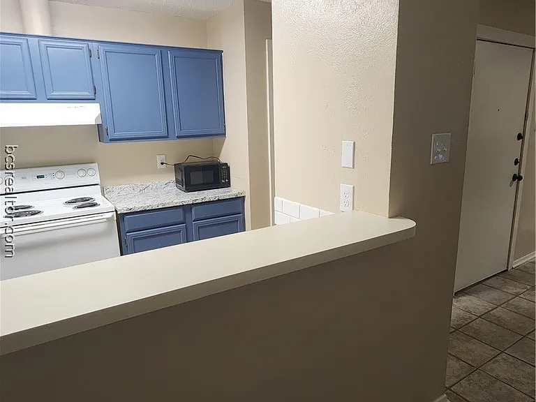 1901 Holleman Dr W #201 — Photo 8