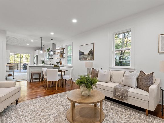 4th image of 831 Fairmount Ave