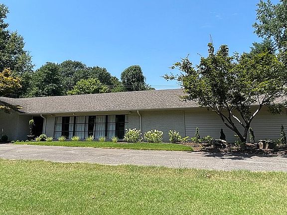 3rd image of 1811 Cooper Dr
