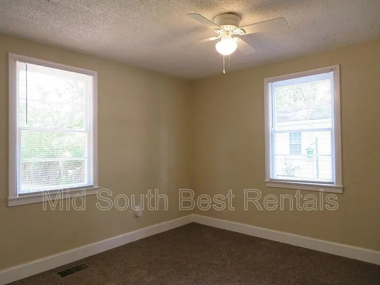 1550 Ontario Ave — Photo 5