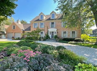 137 Saddle Brook Dr, Oak Brook, IL 60523