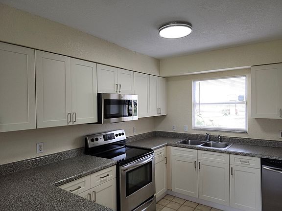 5th image of 214 Dawn Ct