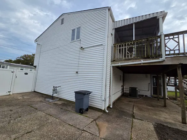 106 Fountain Ave, Selden, NY 11784