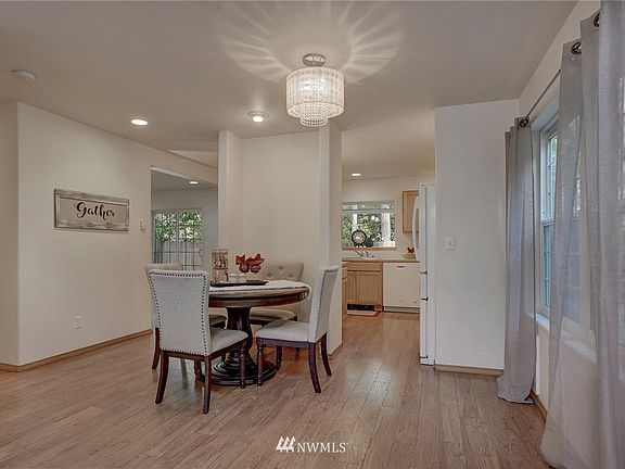 3rd image of 8862 Lacey Street