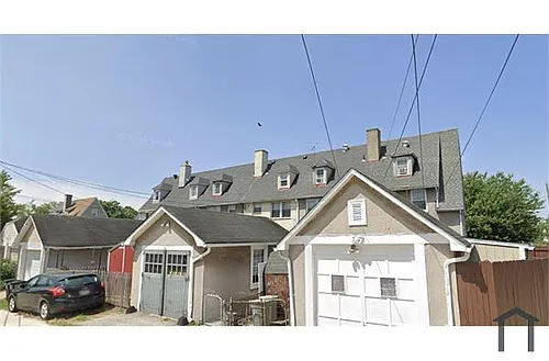 55 Admiral Blvd Photo 1