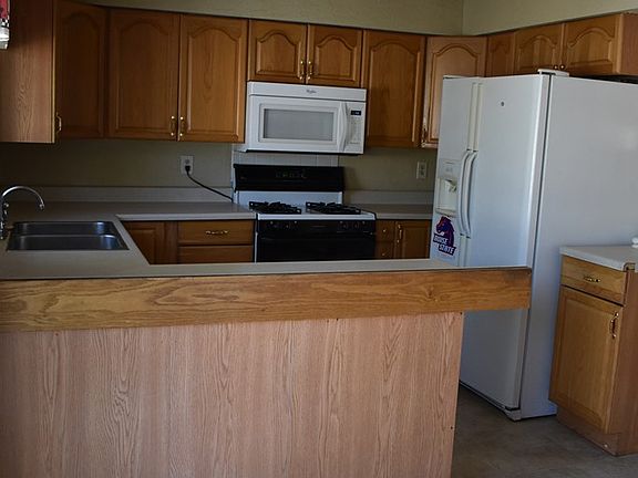 3rd image of 970 N Yellowpine Dr