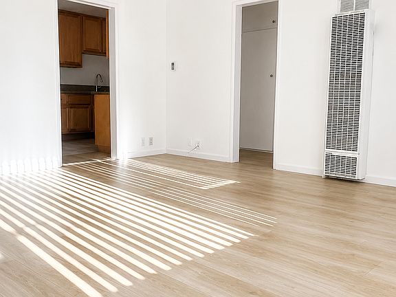 3rd image of 1847 N Kingsley Dr #8