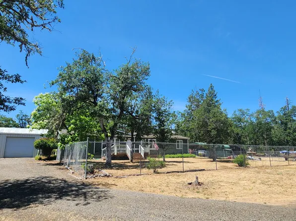 685 Rogue Air Dr, Shady Cove, OR 97539