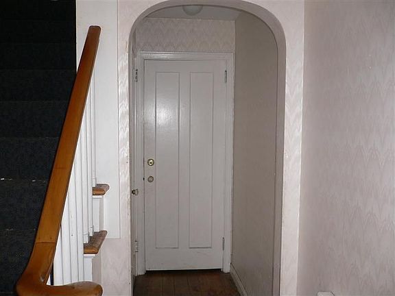 2nd image of 1631 S Dixon Cir