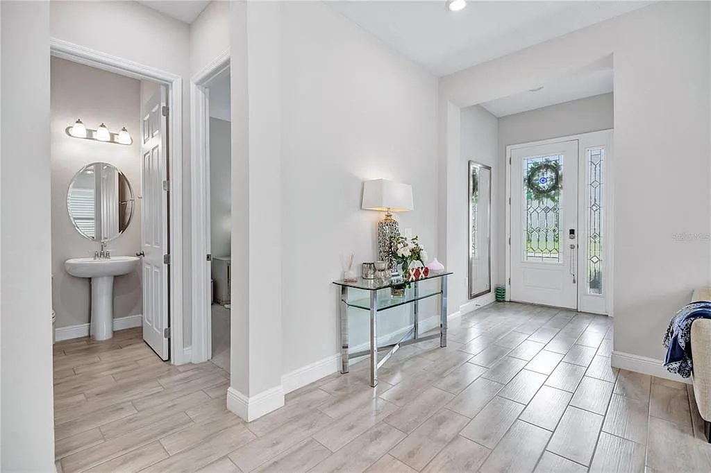 4 bed, 3.0 bath, 3050 sqft, $5,500 — Photo 2