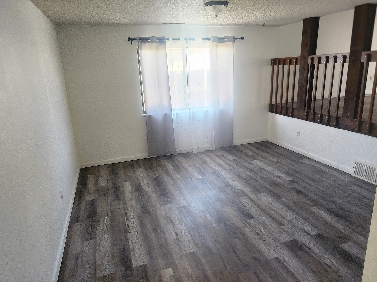 5 bed, 2.5 bath, 3000 sqft, $2,668 — Photo 4