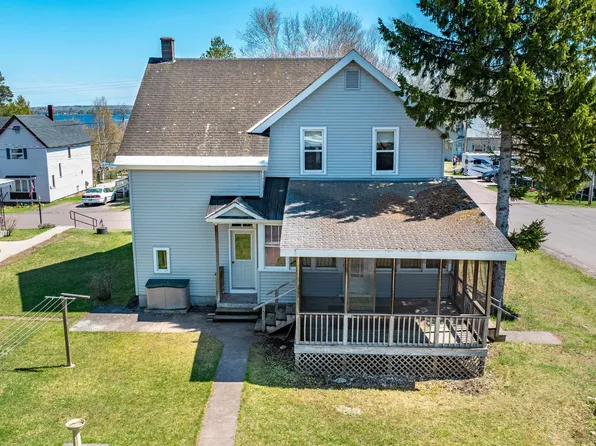 51749 N Spruce St, Hubbell, MI 49934