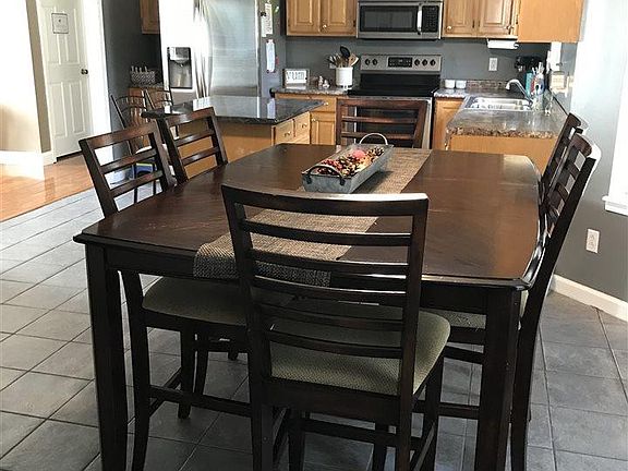 5th image of 670 Vaughn Dr