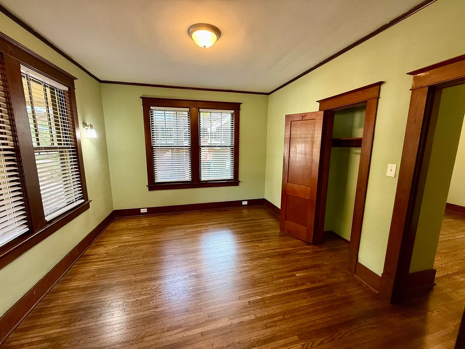 3 bed, 1.0 bath, 1316 sqft, $1,800 — Photo 3
