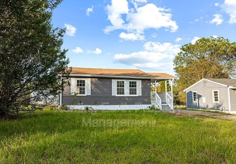 2423 Circle Dr — Photo 3
