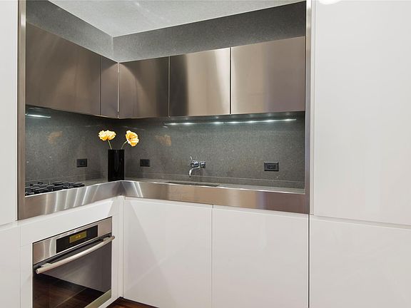 5th image of 15 William St APT D8