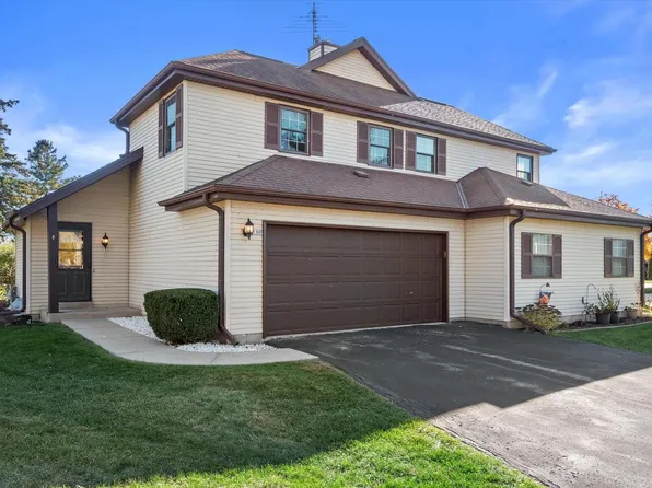 8196 South Forest Hills CIRCLE, Franklin, WI 53132
