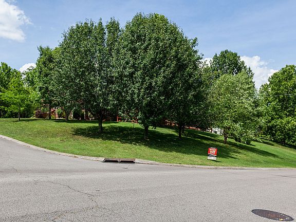 2nd image of 100 Wiggins Ct