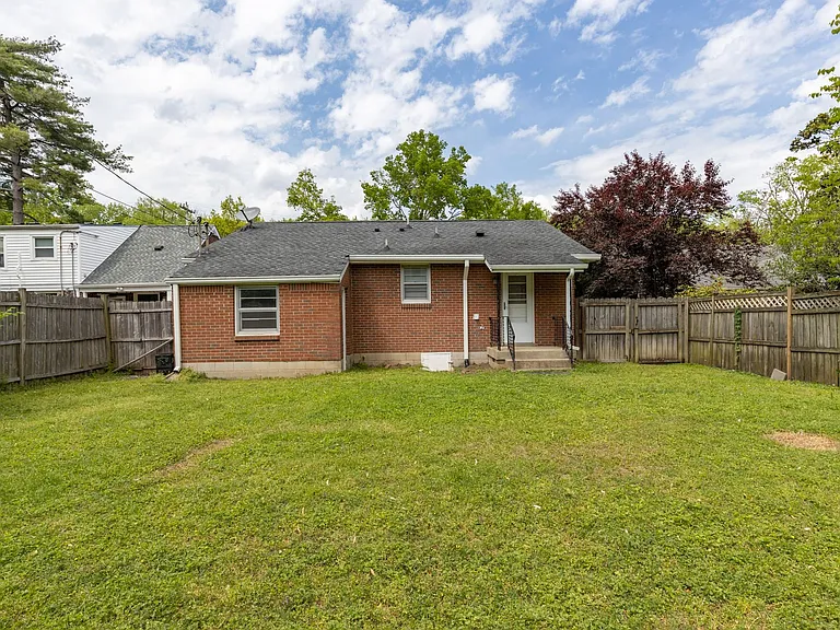 1109 Maplehurst Ln — Photo 22