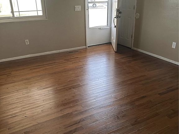 3rd image of 2056 Wedgewood Ct