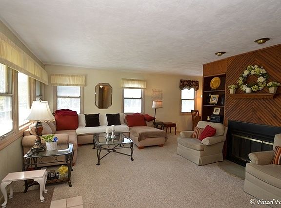 3rd image of 772 N Stephen Dr
