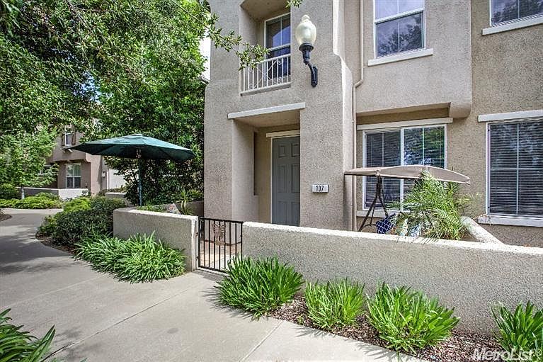 1st image of 107 Esplanade Cir