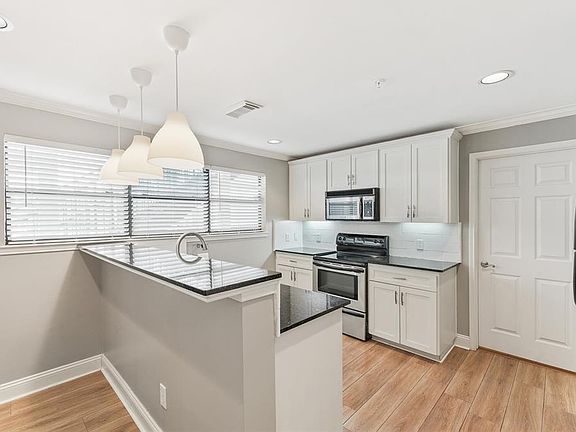 2nd image of 17 Waugh Dr Unit 101
