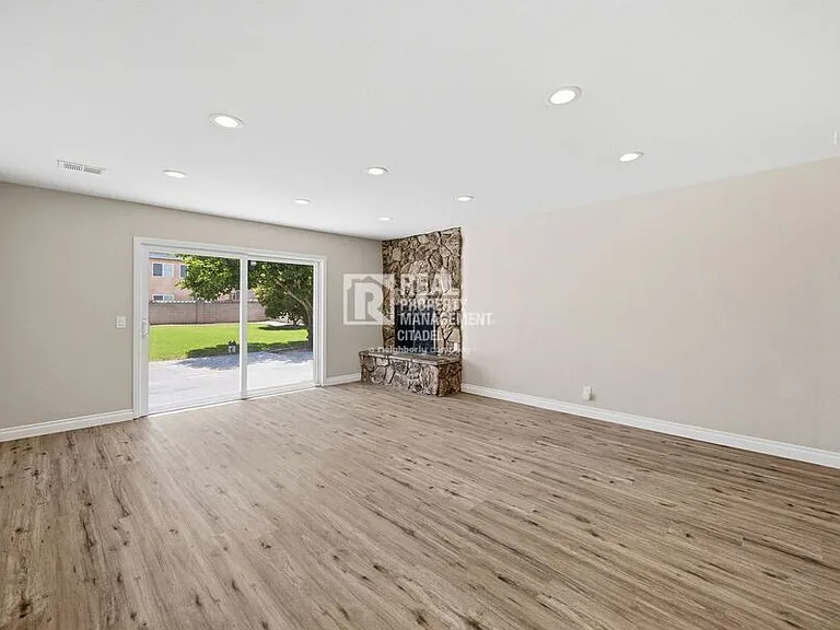 5082 Edinger Ave — Photo 22