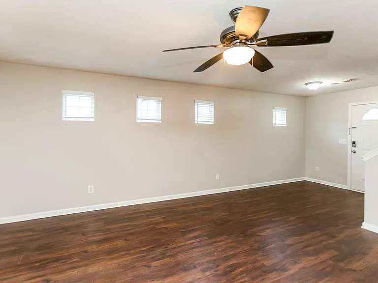 320 Arrowhead Dr — Photo 4