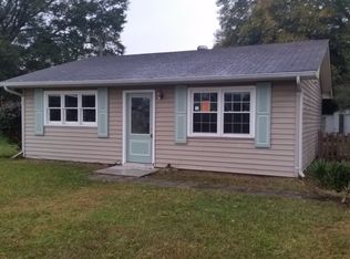 211 S Smith St, Burgaw, NC 28425
