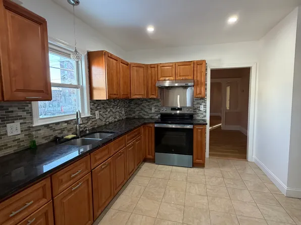 2 Buckingham Rd, Quincy, MA 02170