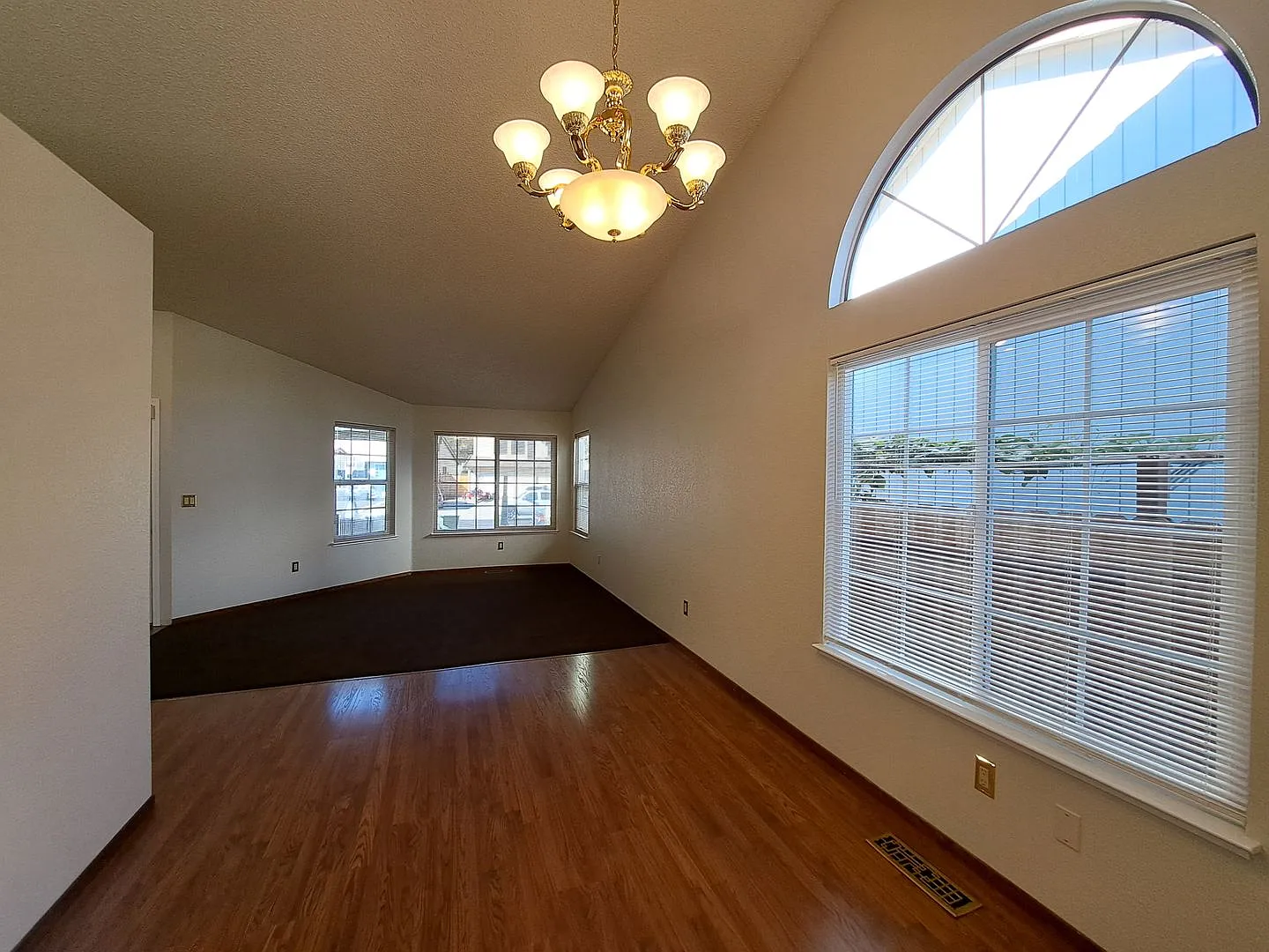 Gorgeous 4 Bedroom/2 Bath Home in Vacaville — Photo 3